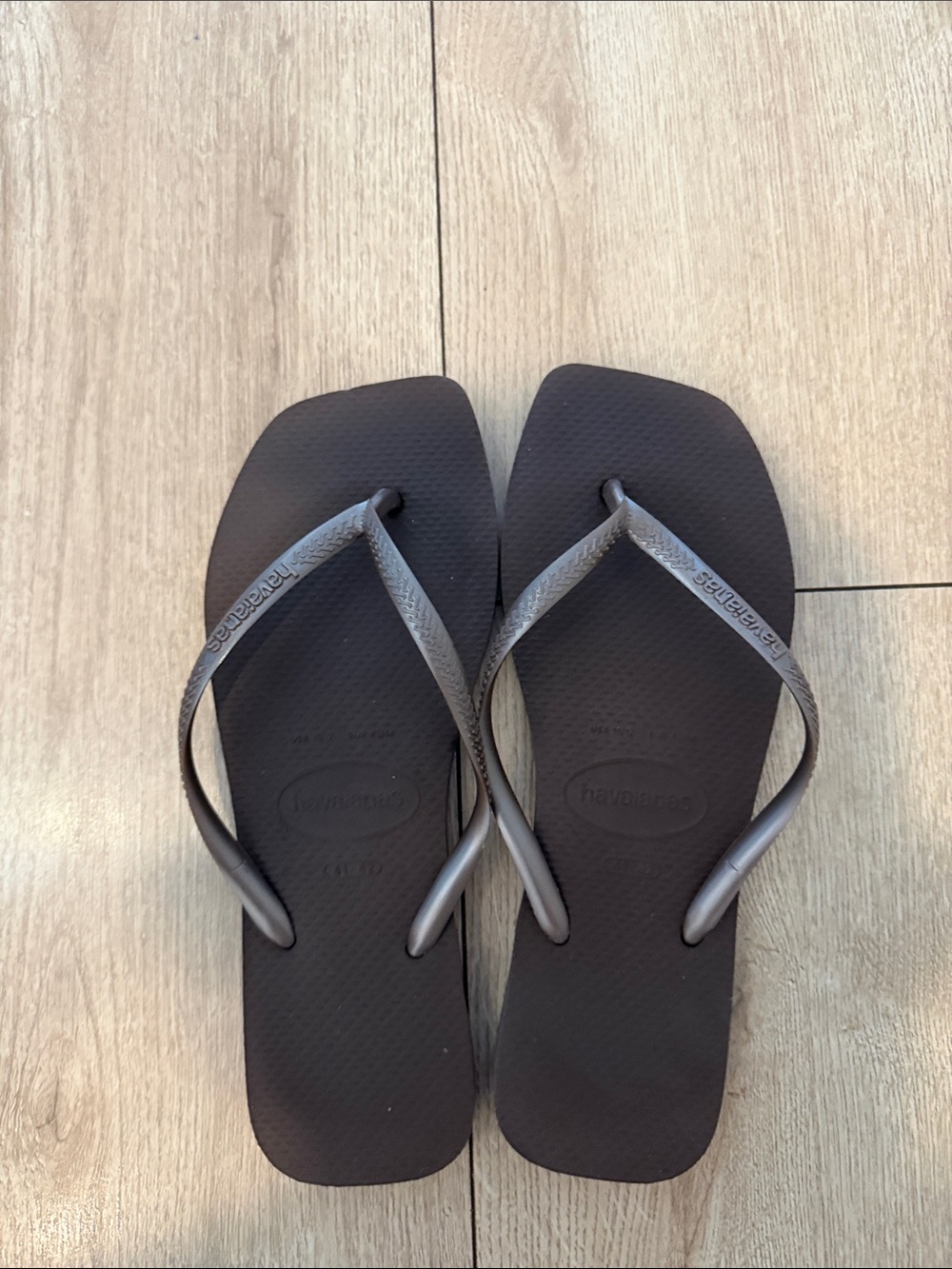 Havaianas Women’s Dark Brown Flip Flop Sandals Square Toe